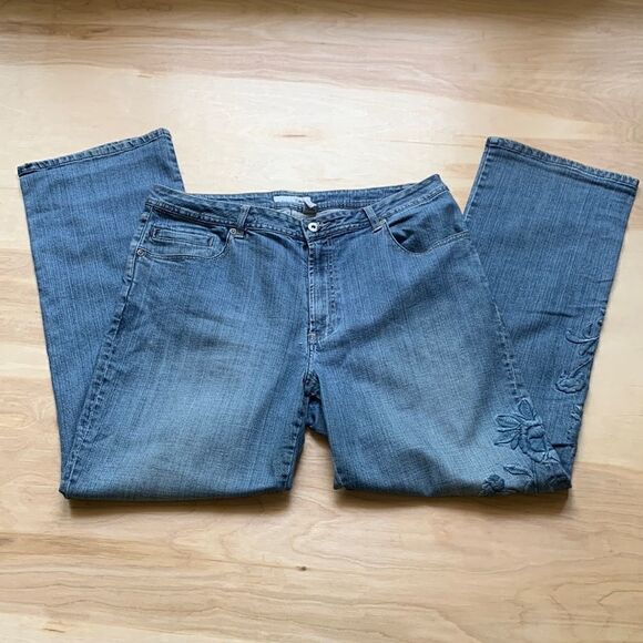 Chico’s Relaxed Fit Jeans - Picture 1 of 11